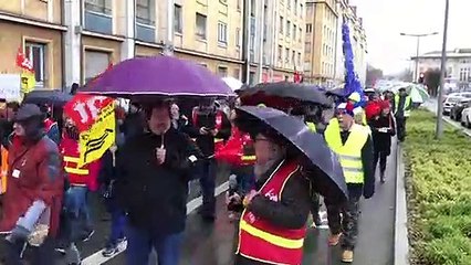 270 manifestants défilent sous la pluie à Belfort
