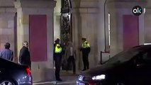 Mossos haciendo el saludo marcial a Junqueras y el resto de presos a la salida del Parlament