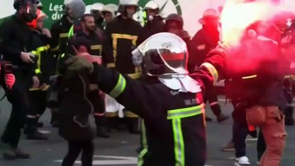 Paris sokakları yine karıştı