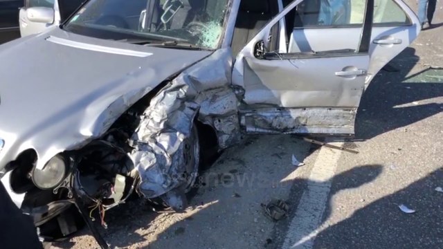 Ora News - Përplasen makinat në aksin Shkodër-Lezhë, vdes njëri nga drejtuesit