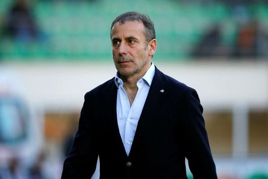 Beşiktaş, Abdullah Avcı'nın sözleşmesini feshettiğini TFF'ye bildirdi