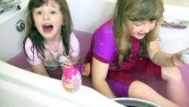Sophia e Alice Brincando com Gelli Baff na Banheira - Brinquedos do  Frozen e Barbie Surpresa