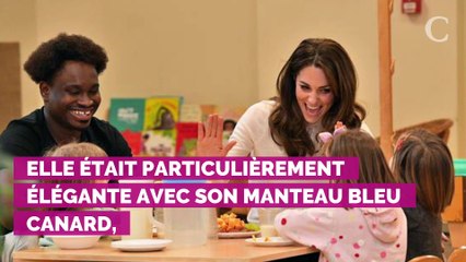 Kate Middleton en manteau bleu pour visiter une pépinière à Londres, so chic !