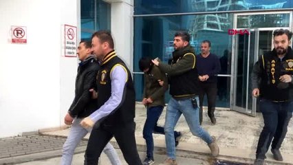 Bursa hırsızlıkla suçlanan sevgilisini aklamak için yaşlı kadını gasbettirdi