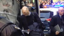 Decenas de aficionados reciben al Real Madrid en Zaragoza