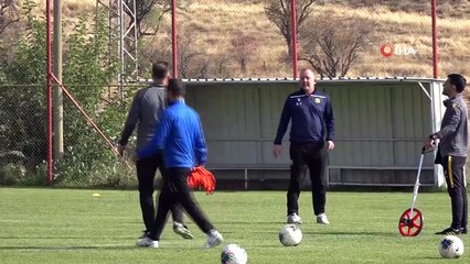 Video herunterladen: Arşiv -Beşiktaş, Teknik Direktör Sergen Yalçın ile 1.5 yıllık sözleşme imzaladığını Türkiye Futbol Federasyonu'na bildirdi.