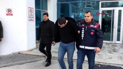 Polise yakalanmamak için hastane koridorunda saklandı