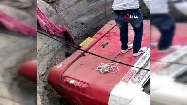 - Hindistan’da kaza yapan otobüs çukura düştü: 27 ölü, 32 yaralı