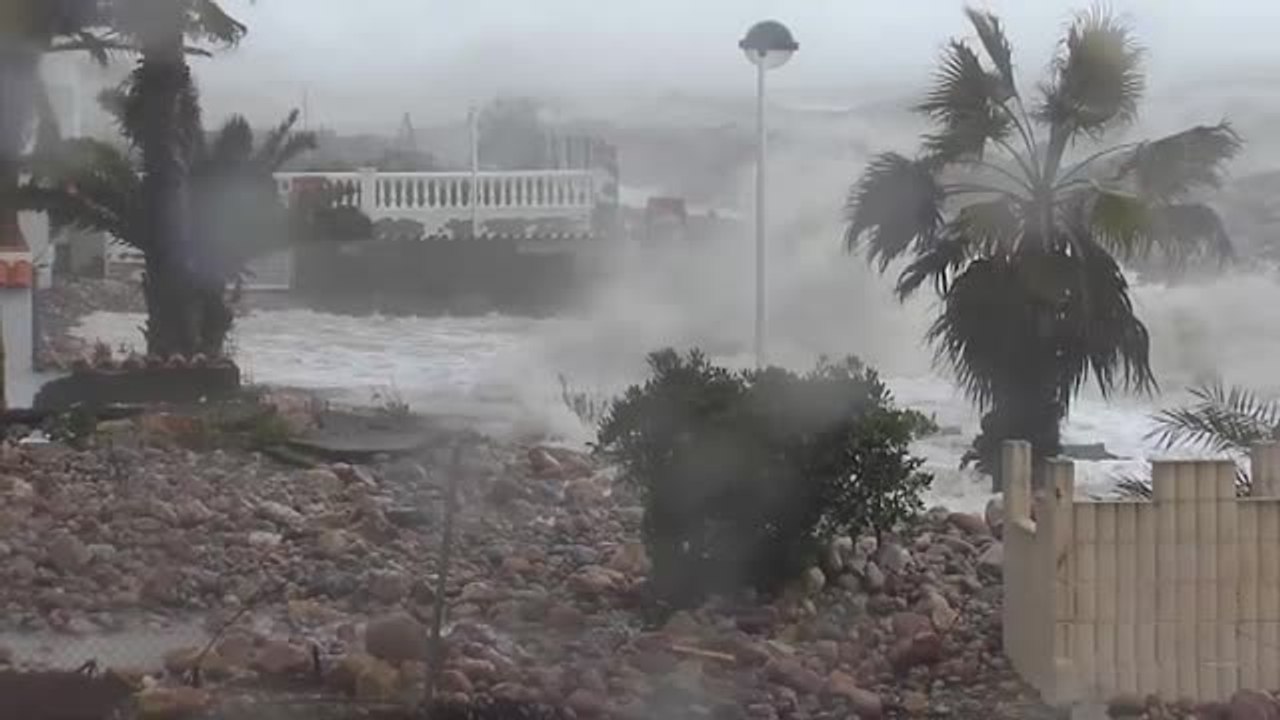 Iglesias y Puig visitan las zonas afectadas por Gloria en la costa valenciana