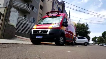 Idoso fratura o tornozelo ao sofrer queda, na região central