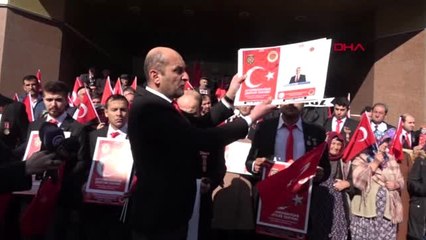 Şehit aileleri ve gazilerden siyah çelenkli takvim tepkisi