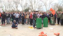 Cientos de personas se concentran frente a Agroexpo