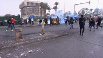 تجدد الاشتباكات بين المحتجين وقوات الأمن العراقي بساحة الوثبة ببغداد