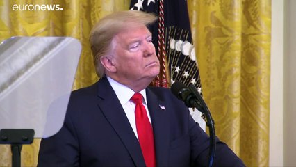 صفقة القرن و"بيبي" من الإشارة يفهمُ.. شاهد غمْزة ترامب لنتنياهو