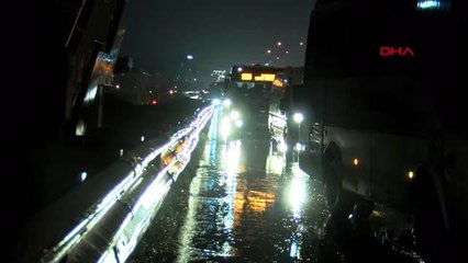 İstanbul'da trafik yoğunluğu yüzde 83'lere ulaştı