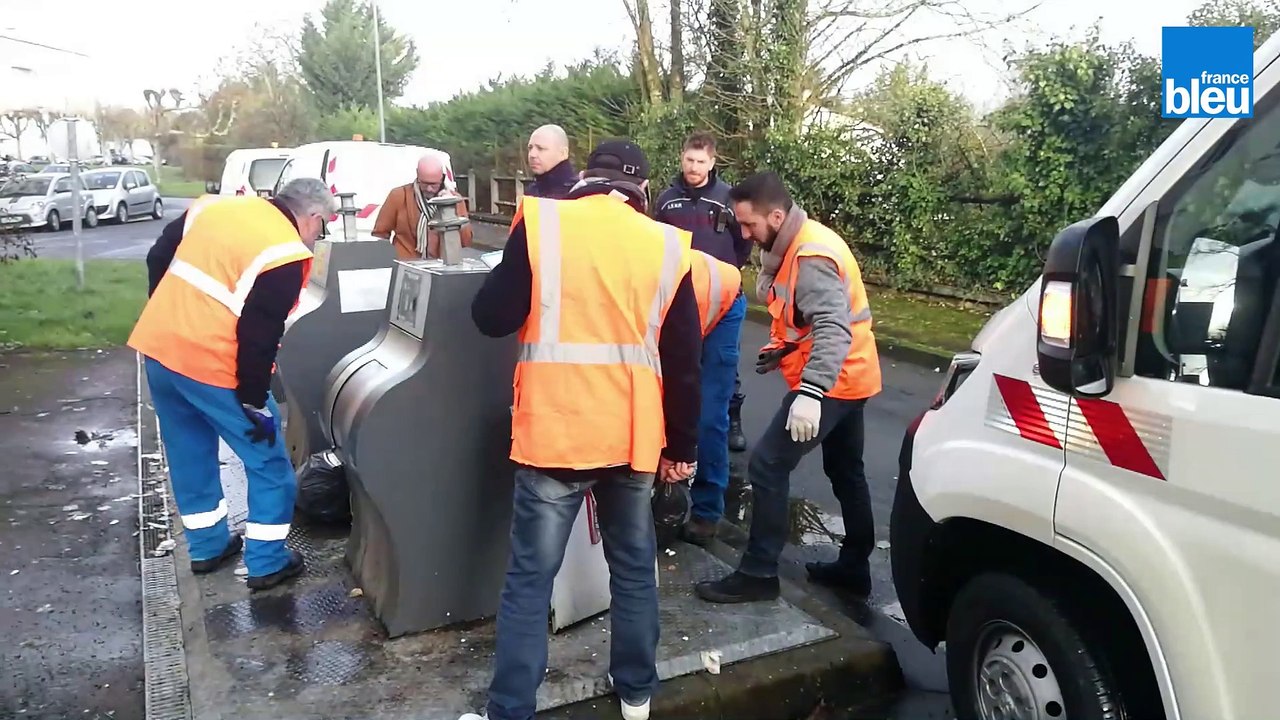 Reportage à Saintes où les agents de propreté de la ville chassent les dépôts d'ordures sauvages