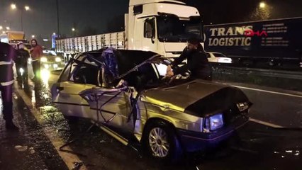 Otomobil kamyonete arkadan çarptı: 2'si çocuk 4 yaralı