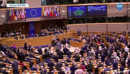 AP Brexit Anlaşmasını Onayladı: Şarkılarla Elele Vedalaştılar