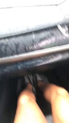 Quand tu ouvres ta vitre de voiture au pire moment... trempé