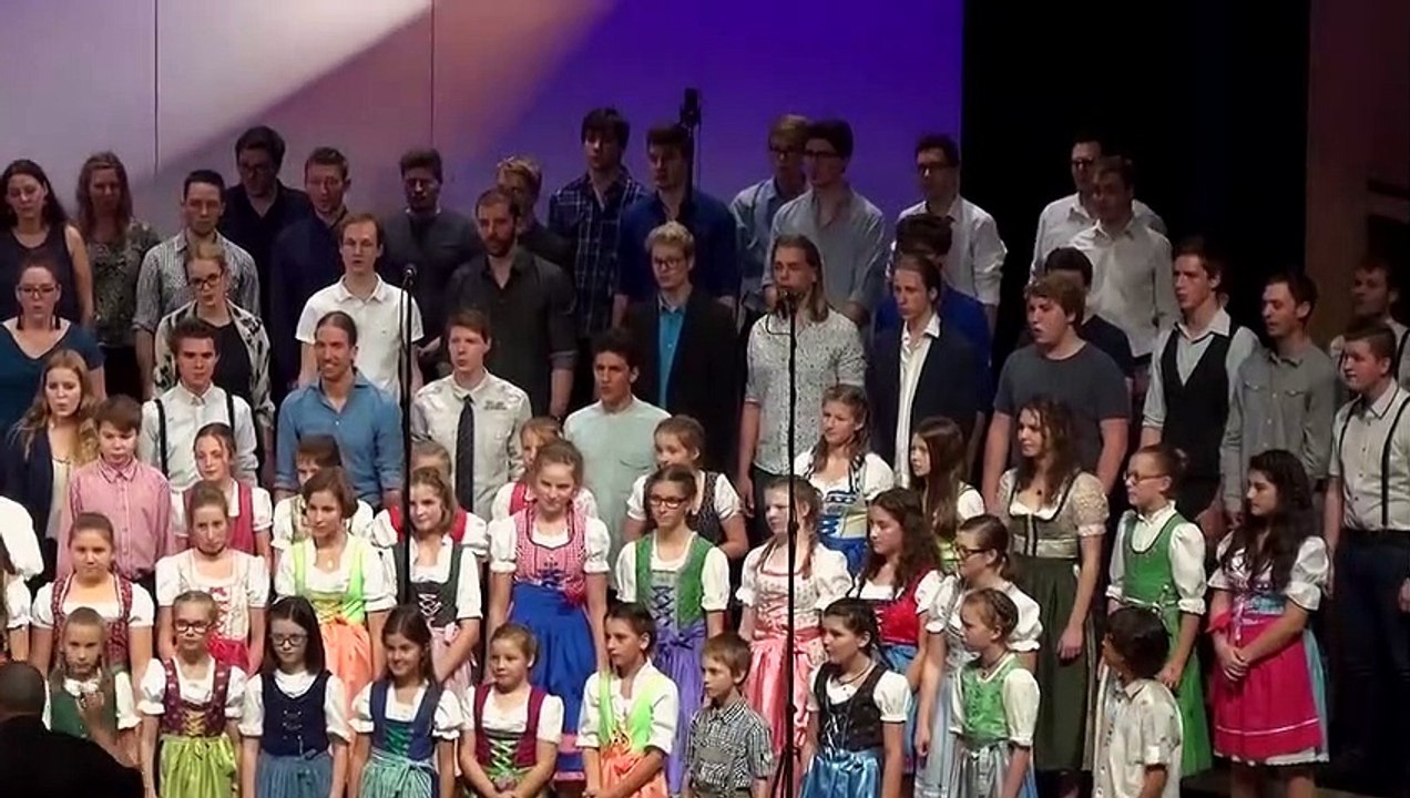 Superbes voix de cette chorale qui chante.. Rammstein !