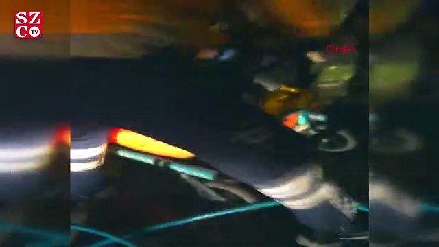 Kamyonetle minibüs kafa kafaya çarpıştı! Yaralılar var