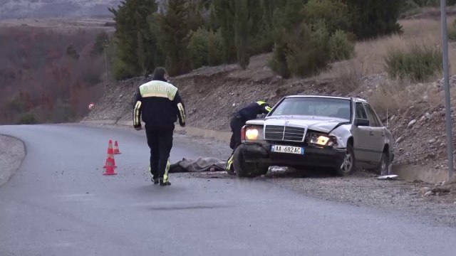 Makina humb kontrollin në Koplik, vdes gruaja dhe plagoset bashkëshorti