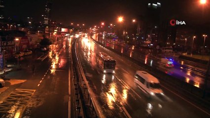 İstanbul’da sağanak yağış etkisini artırdı