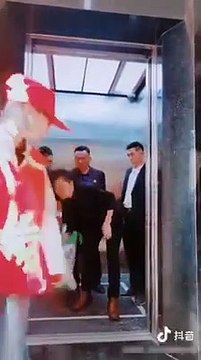 Kindness is small things, which also makes others feel warm.