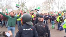 El Gobierno Sánchez ordena a la policía cargar contra los agricultores en Don Benito (Badajoz)