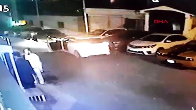 İstanbul-beylikdüzü'nde gece kulübü önündeki silahlı kavga kamerada