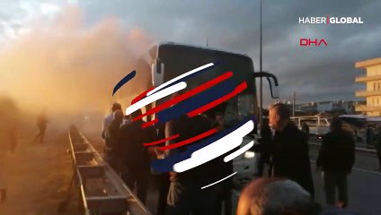 Alev alan otobüste korku dolu anlar! Kapıları açılmayınca içeride adeta can pazarı yaşandı