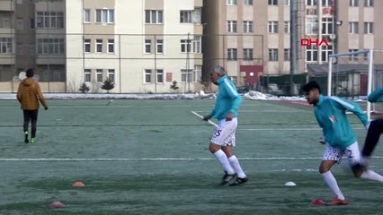 Spor 71 yaşındaki futbolcu, yeni takımına transfer oldu