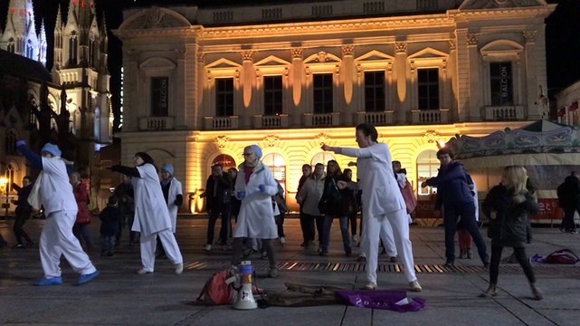 Les infirmières dansent contre la réforme des retraites