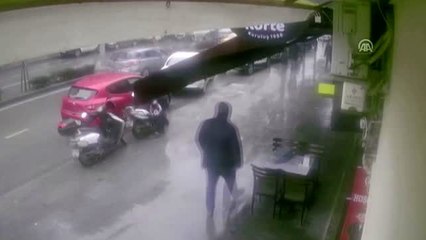 Hatay'da iki otomobilin çarpıştığı kazada sürücülerden biri yaralandı