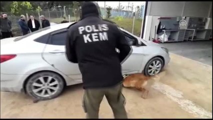 Kocaeli'de otomobilin akaryakıt deposundan 18 kilogram esrar çıktı