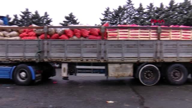 İstanbul'da hal esnafı, elazığ ve malatya'ya 3 tır meyve ve sebze yardımı yaptı