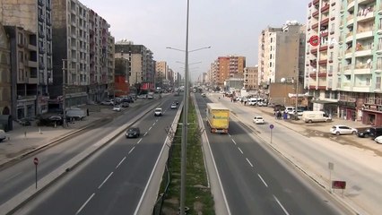 Çevre yolundaki çitlere zarar veren şahıs önce kameraya sonra polise yakalandı