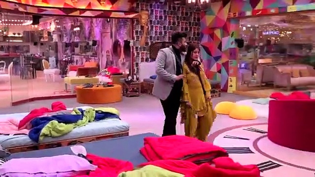 Biggboss13 mein  Shehnaaz ki bhai Shehbaaz cake leke ayee