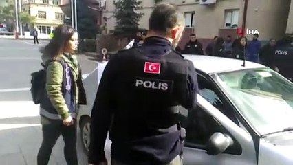 Kendisini tehdit eden sevgilisini tuvalette vurdu