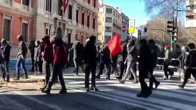 Cargas policiales en el centro de Pamplona provocadas por los radicales de la huelga general orquestada por los sindicatos abertzales.