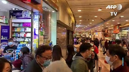 طوابير انتظار طويلة أمام الصيدليات في هونغ كونغ