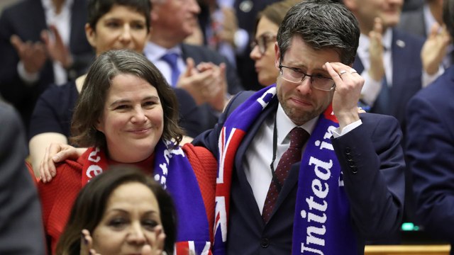 European Parliament bids farewell to United Kingdom with ‘Auld Lang Syne’