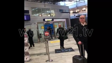 Video që ju falë shumë emocione: Pas 21 vjetësh pret vëllain në shtëpinë e tij në Suedi