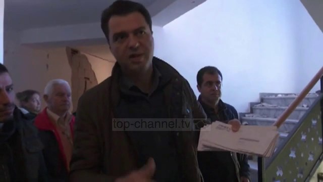 Shkozet, banorët i ankohen Bashës/ “Nuk kemi marrë bonusin e qirasë pas tërmetit”