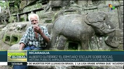 Un ermitaño esculpe sobre rocas la historia y cultura de Nicaragua