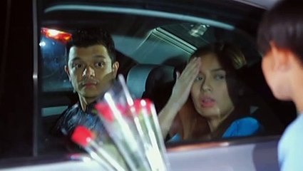 Waldo, binigyan ng bulaklak si Issa