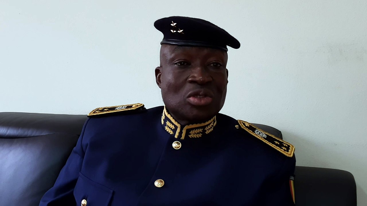 Bavure policière : accusé, le brigadier se défe...