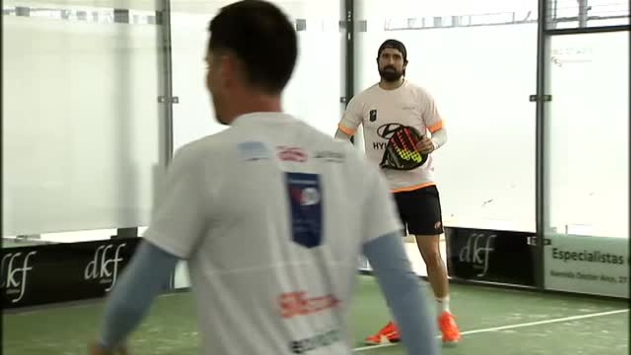 Veteranos del Real Madrid y el Atlético disputan un torneo de pádel