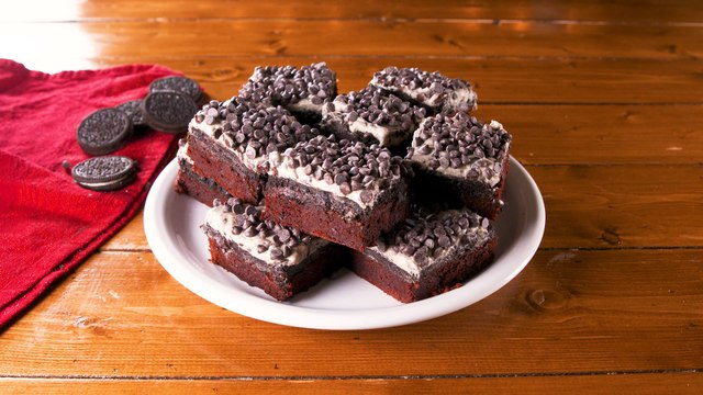 Red Velvet Oreo Brownies Are AMAZING