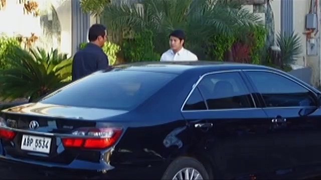 Zach, tinulungan tumakas si Chesca sa kanilang bahay